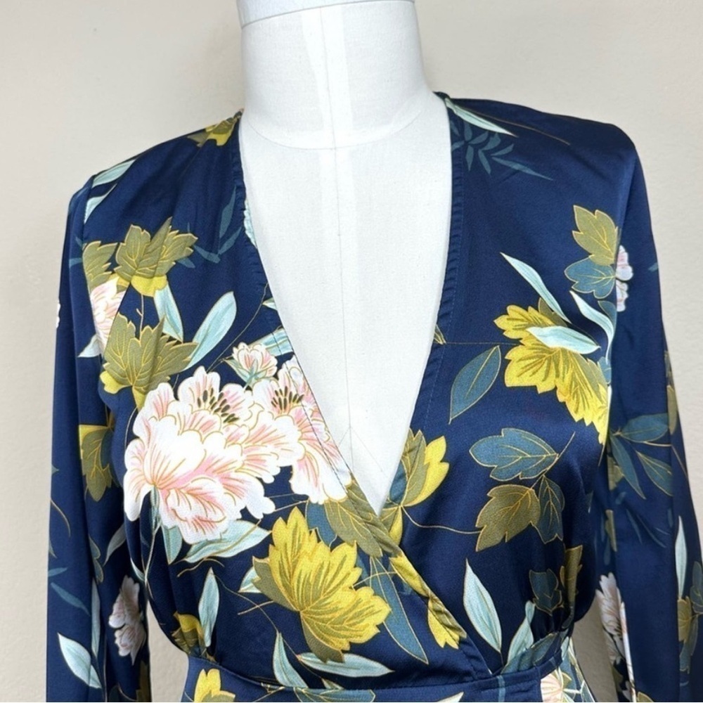 Lulus  Love is Life Navy Blue Floral Print Satin Wrap Dress Sz XS - Picture 8 of 13